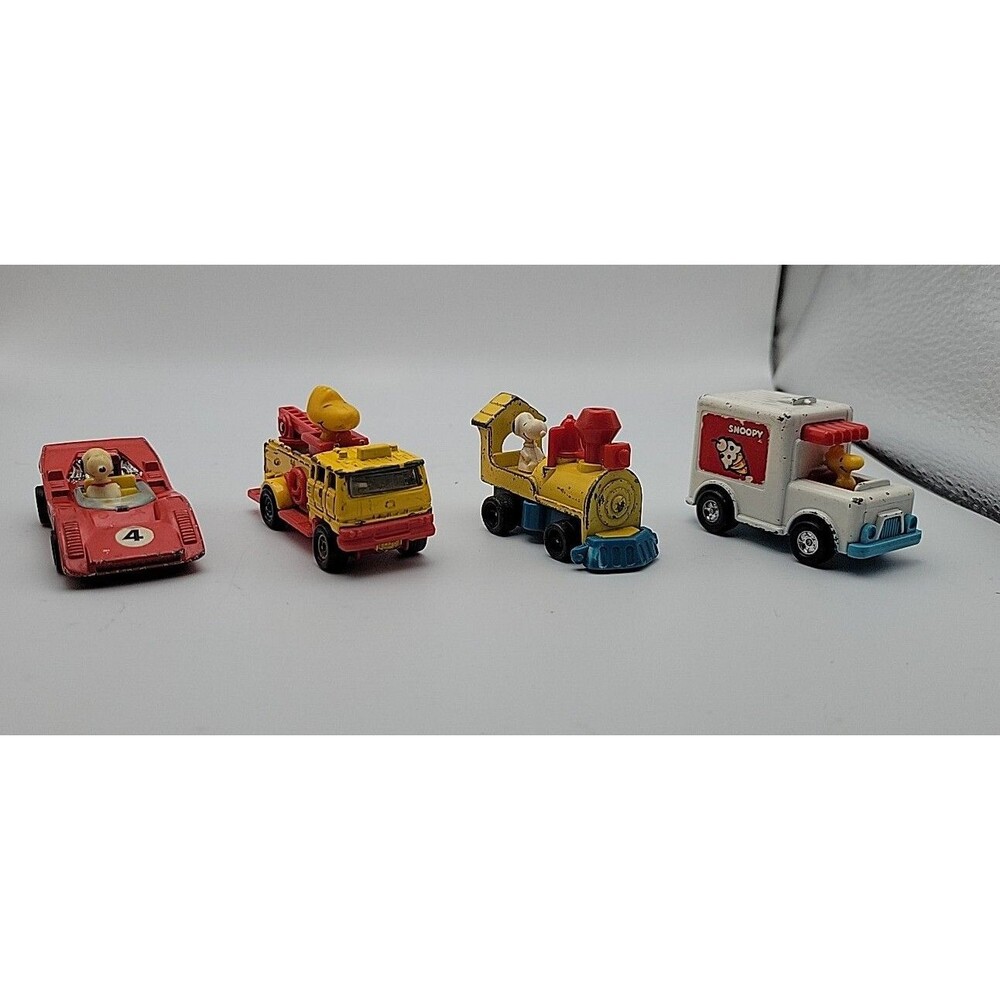 Peanuts 1950's 1960's  United Feature Syndicate Aviva Cars Vtg Snoopy Woodstock